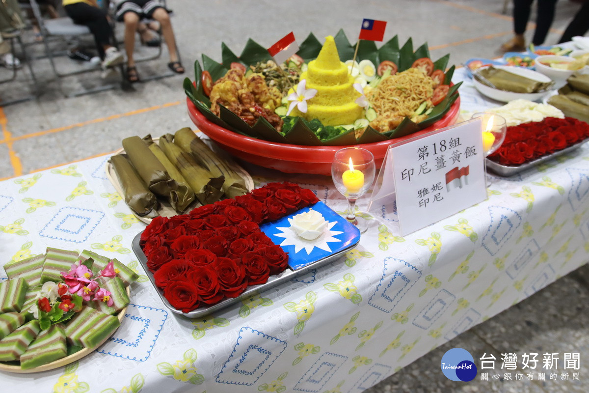 這道薑黃飯還以花朵排出國旗獲第一名。(記者扶小萍攝)