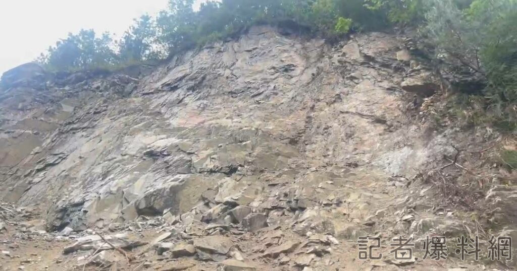 獨 ∕ 中橫便道遇大雨落石 今下午班次仍取消通行