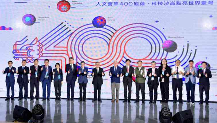 ▲行政院長陳建仁前往位於臺南市的國家科學及技術委員會資安暨智慧科技研發大樓出席「科技沙崙 四百台南 世界臺灣」周年活動。（新傳處提供）