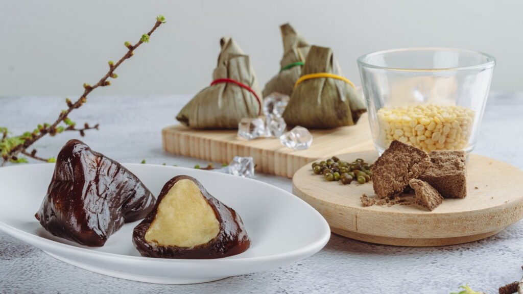 舊振南經典招牌「黑糖綠豆沙冰粽」，口感細緻綿密、甜而不膩。