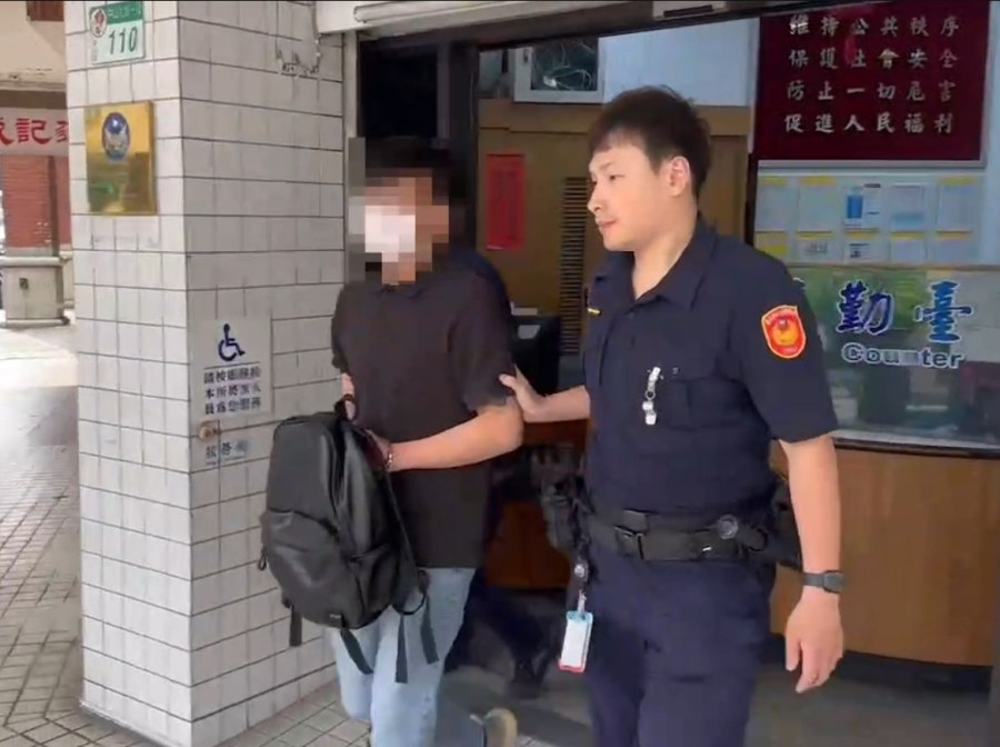 公園點數巨額現金 23歲男竟是假投資詐欺收水手 297 cnews204240428a01