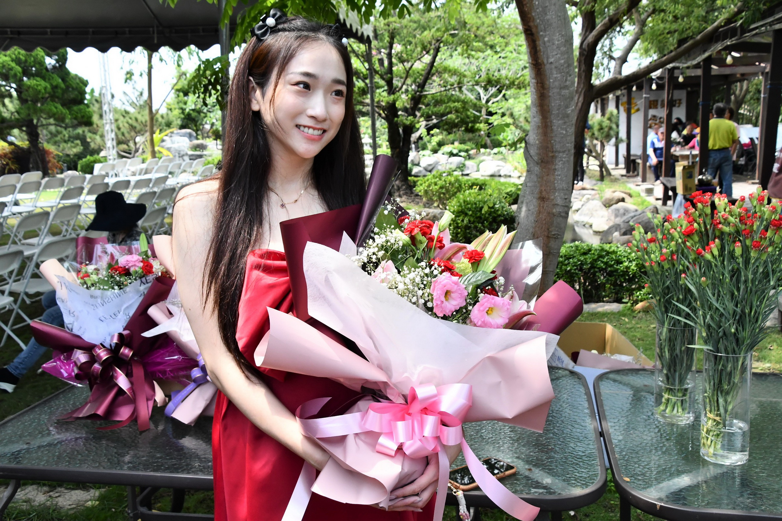 ▲「心中有母親‧要送康乃馨。」！田尾鄉是全國康乃馨主要產地，田尾鄉舉行康乃馨行銷推廣會，希望大家都能來田尾多多採買康乃馨。（記者張溎壕攝）