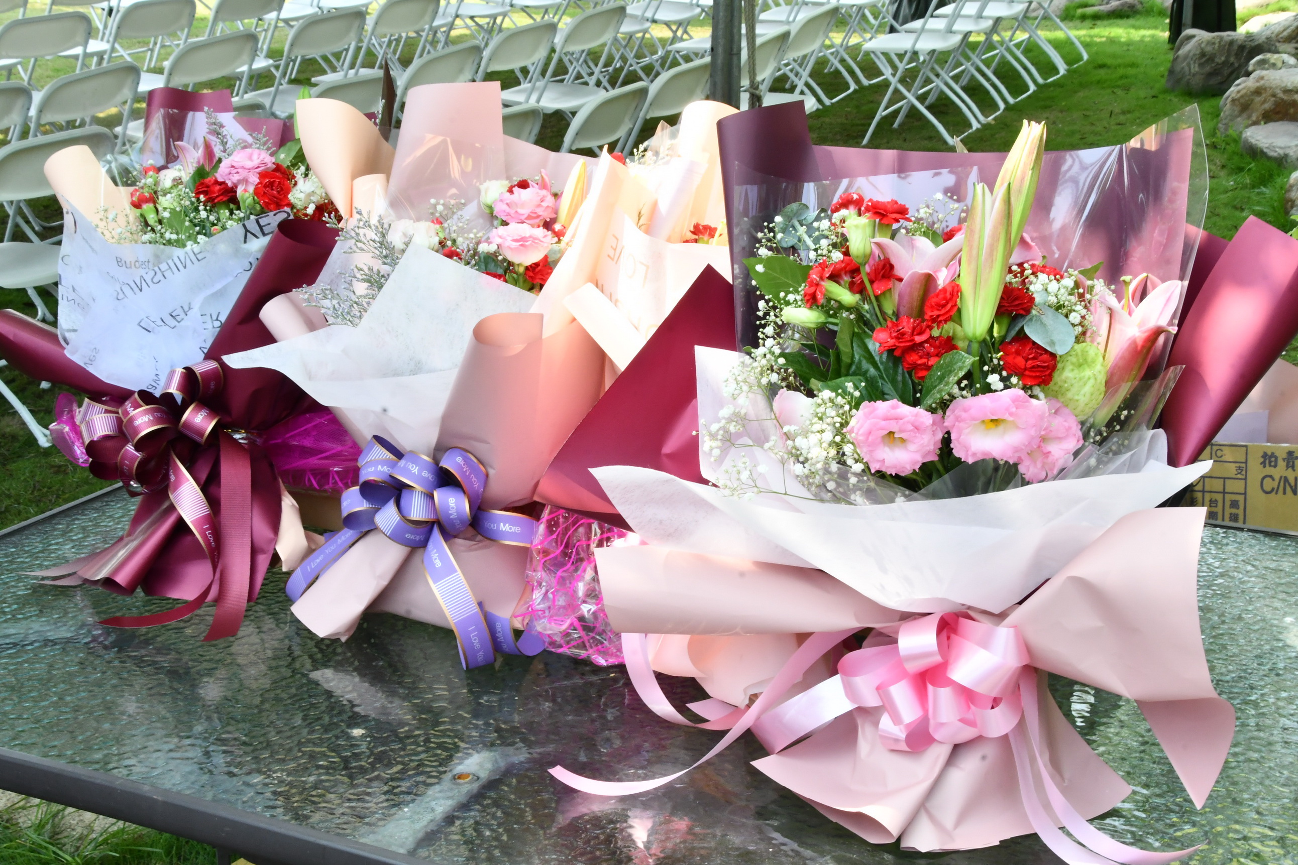 ▲「心中有母親‧要送康乃馨。」！田尾鄉是全國康乃馨主要產地，田尾鄉舉行康乃馨行銷推廣會，希望大家都能來田尾多多採買康乃馨。（記者張溎壕攝）