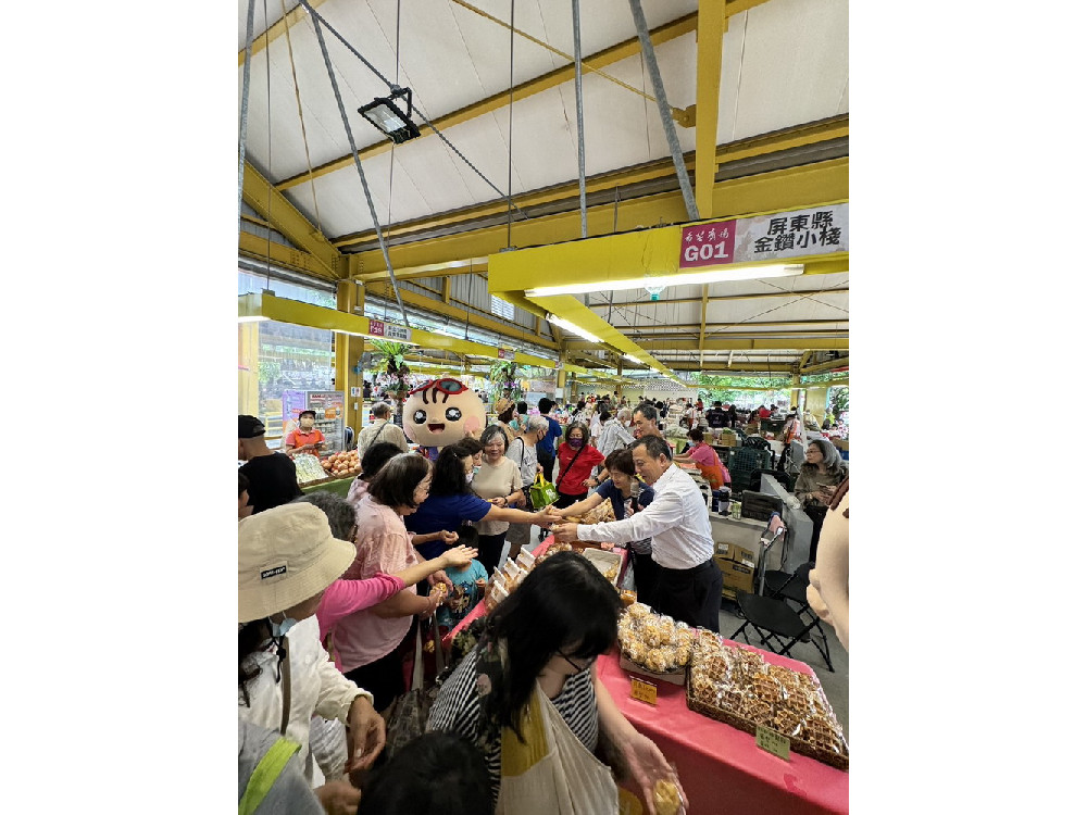 屏東鳳梨遇見台北：熱帶風情滿滿的鳳梨pizza與鳳梨蜂巢霜淇淋在希望廣場引爆味蕾！