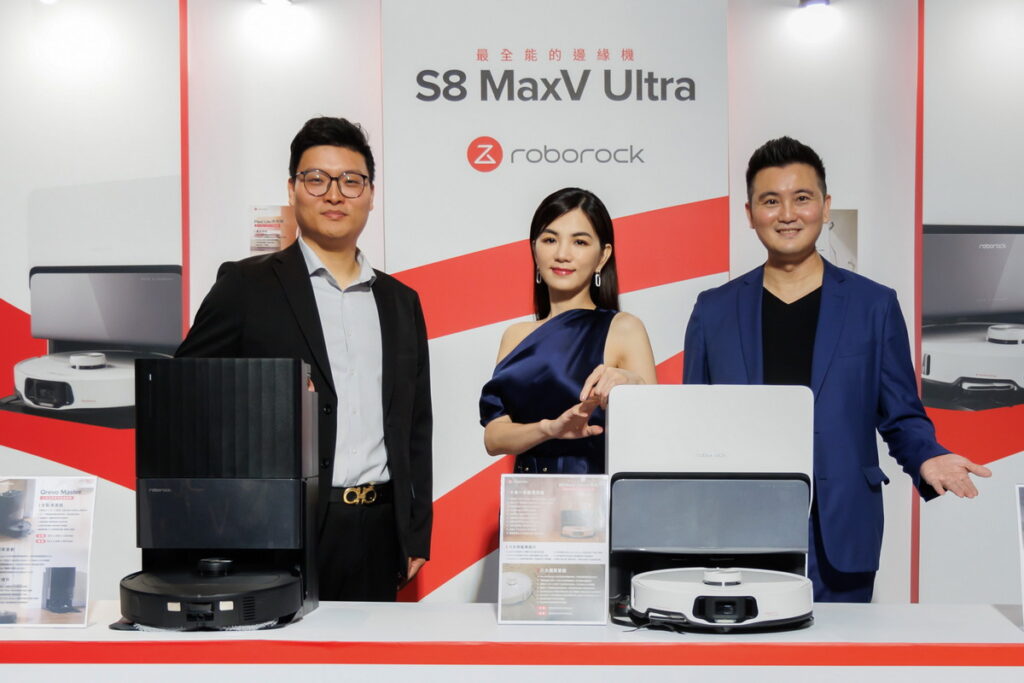 .Roborock 石頭科技新系列產品上市(左起:Roborock 亞太地區高級銷售總監 李平、2024年度Roborock 代言人Ella陳嘉樺、樂視達集團 創辦人暨執行長 林耀池)