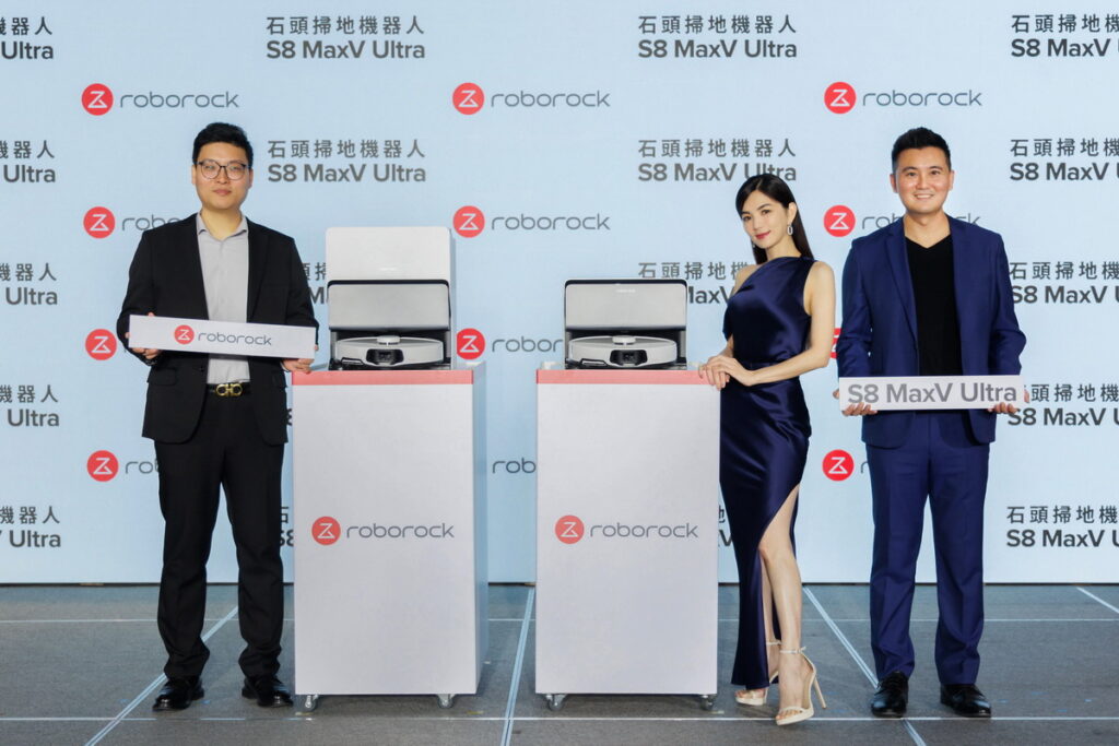 Roborock 石頭科技年度最強旗艦機皇 S8 MaxV Ultra登場(左起 Roborock 亞太地區高級銷售總監 李平、2024年度Roborock 代言人Ella陳嘉樺、樂視達集團 創辦人暨執行長 林耀池)