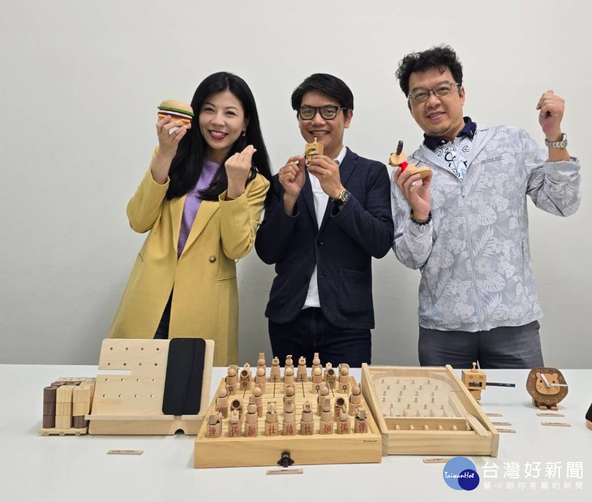 興大攜手木匠兄妹工房首創標示木產品固碳量。林重鎣