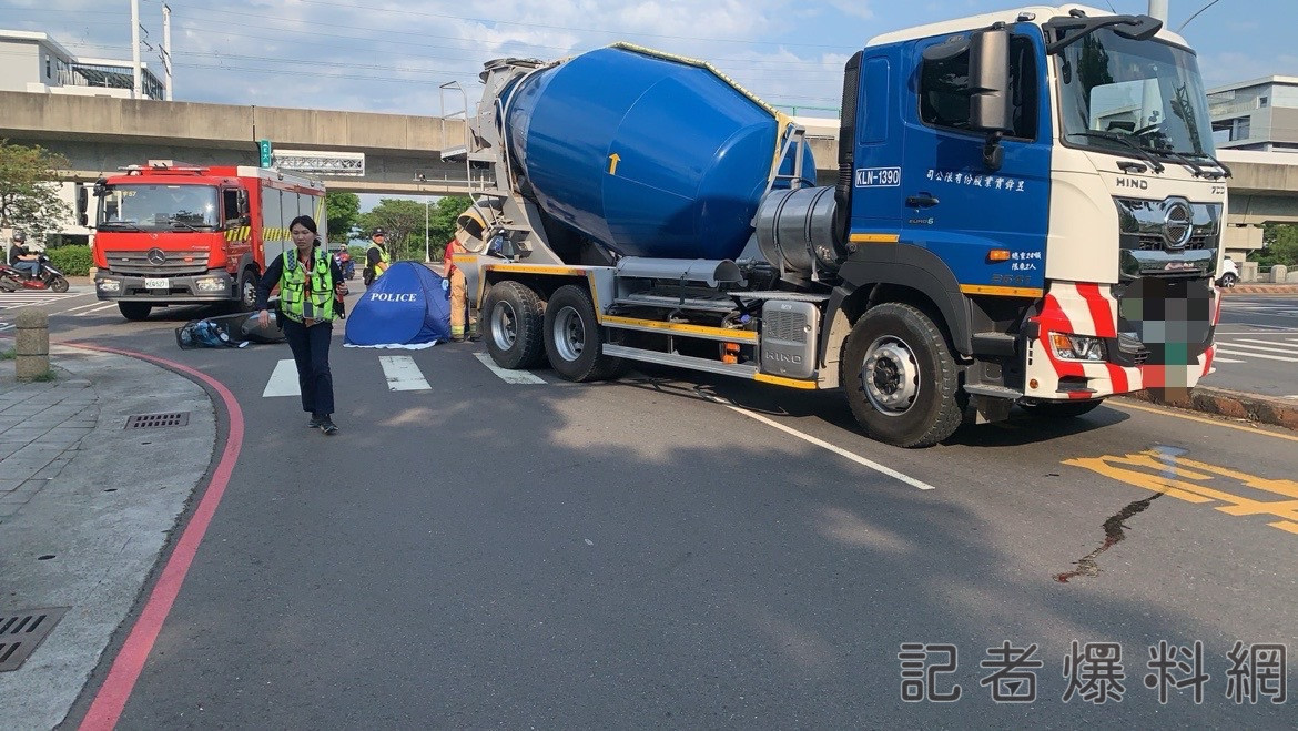 台南市新市南科園區30日下午驚傳死亡車禍,騎士遭水泥車追撞,捲車下當場死亡。
