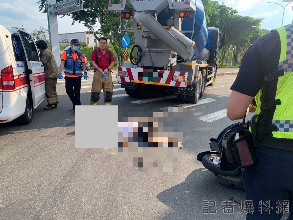 台南市新市南科園區30日下午驚傳死亡車禍，騎士遭水泥車追撞，捲車下當場死亡。