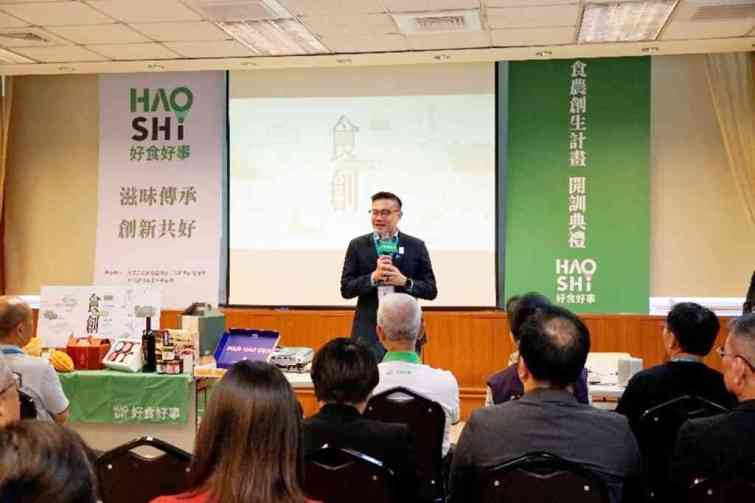 ▲彰化縣政府青年發展處長黃金樺至「好食好事食農創生開訓典禮」勉勵團隊。（記者林明佑翻攝）