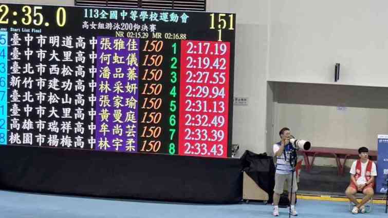 ▲明道中學國際部十年級張雅佳選手，在游泳200公尺項目以2分17秒，突破自己的紀錄3秒。（記者林明佑翻攝）