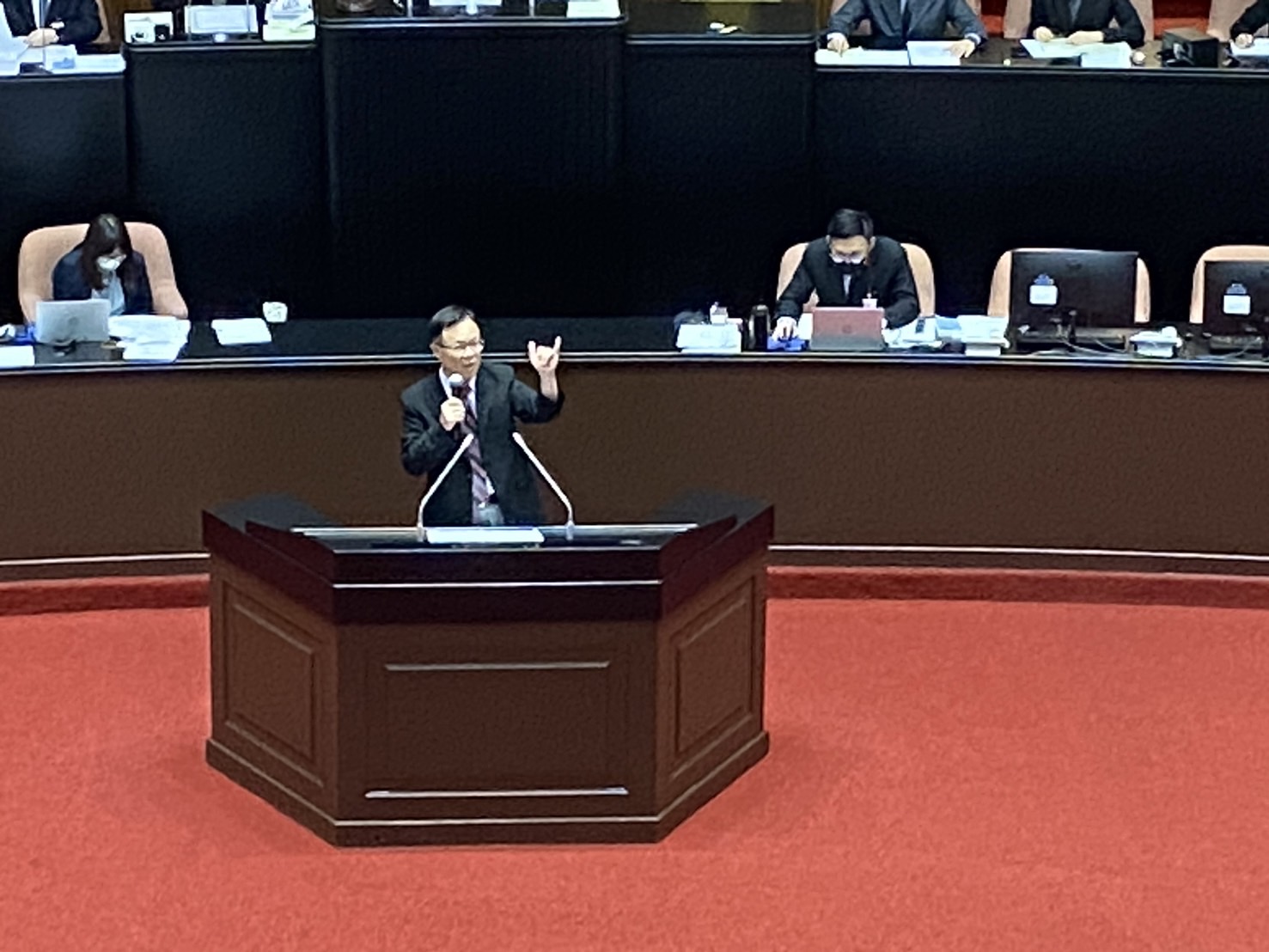 張啓楷指出,社會大眾要特別關心光電起訴的案子已經超過60案。(記者包克明攝)