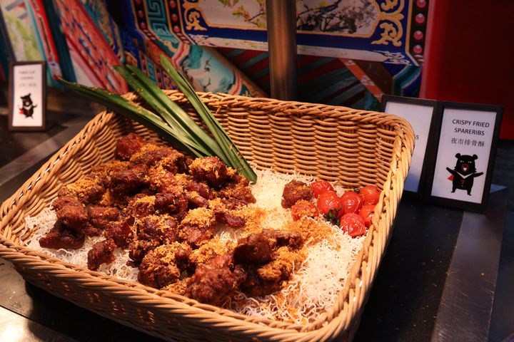 「當老北京美食遇上臺灣美食」台灣美食夜市排骨酥。　圖：台旅會北京辦事處／提供