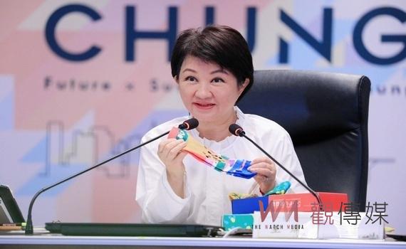 慶祝4/30世界珍奶日 瑪利亞基金會藝術創作「珍奶襪」助身障弱勢