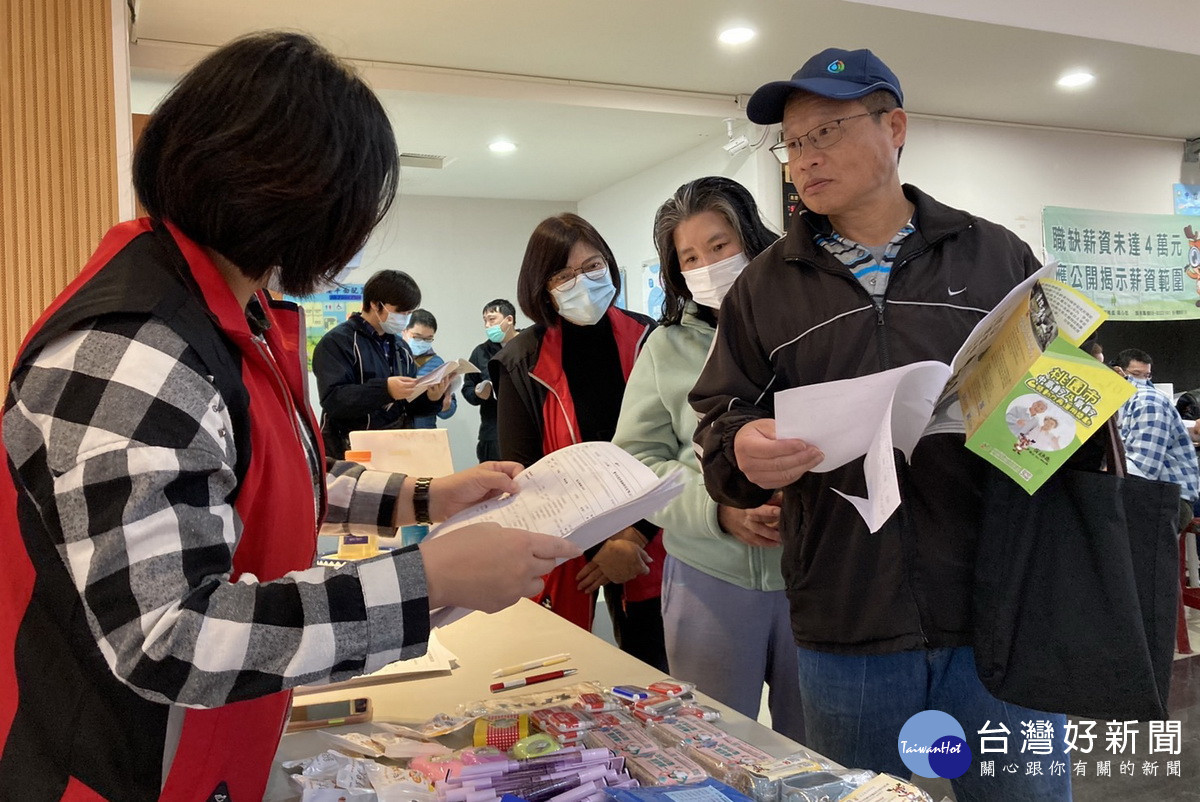 桃園市政府就服處將舉辦4場徵才活動,釋出5600職缺最高薪達10萬元。