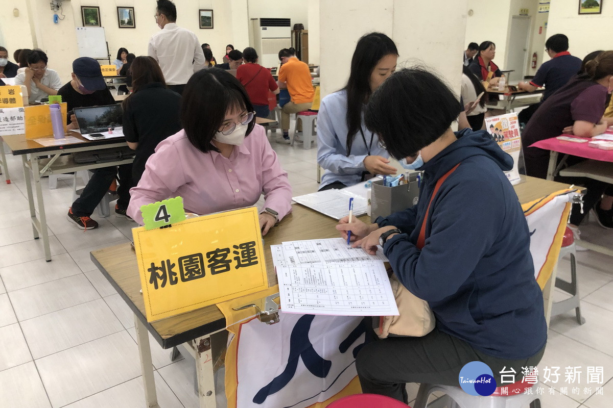 桃園市政府就服處將舉辦4場徵才活動,釋出5600職缺最高薪達10萬元。