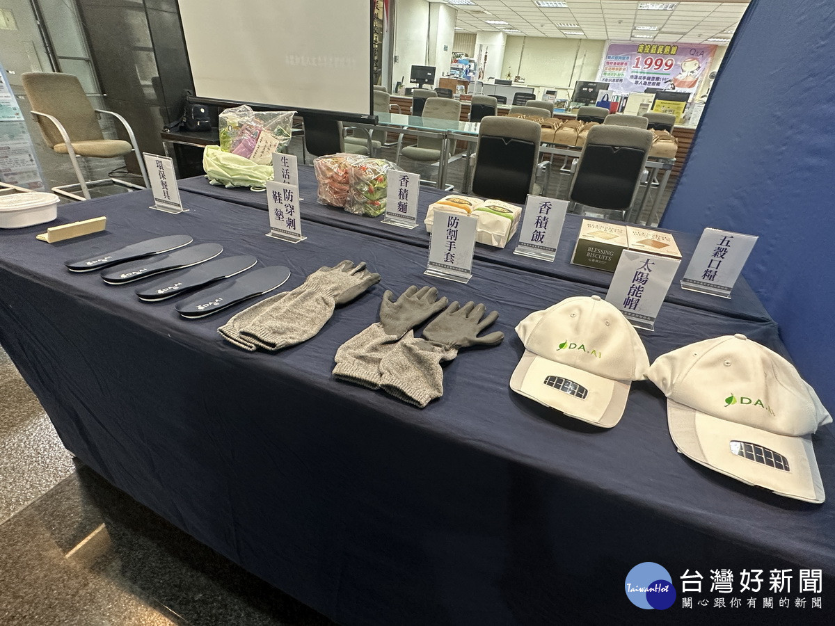 日常用品均為環保材質。(記者扶小萍攝)