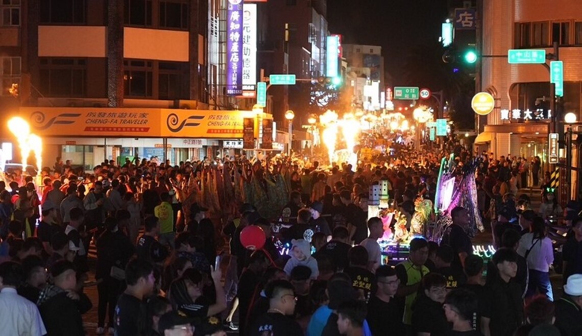 花火前夕嗨翻澎湖 武轎踩街熱鬧登場