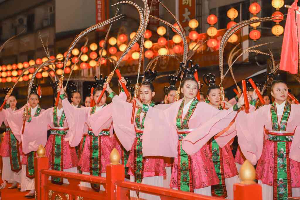 ▲新港奉天宮媽祖祝壽大典,以隆重的「六佾舞」重現清朝大典盛況,同時奉天宮也是全台唯一以「六佾舞」為媽祖祝壽的廟宇。(嘉義縣政府提供)