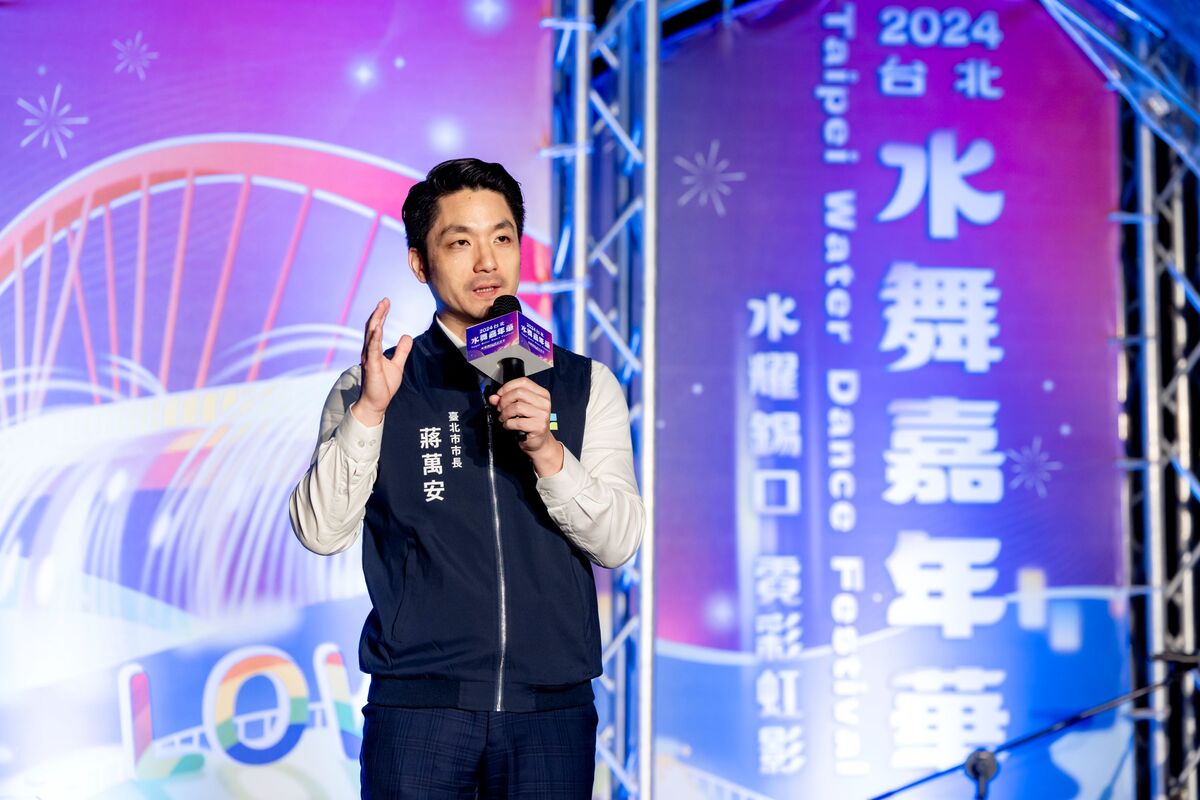 ▲臺北市長蔣萬安親臨現場,為台北水舞嘉年華揭開序幕。