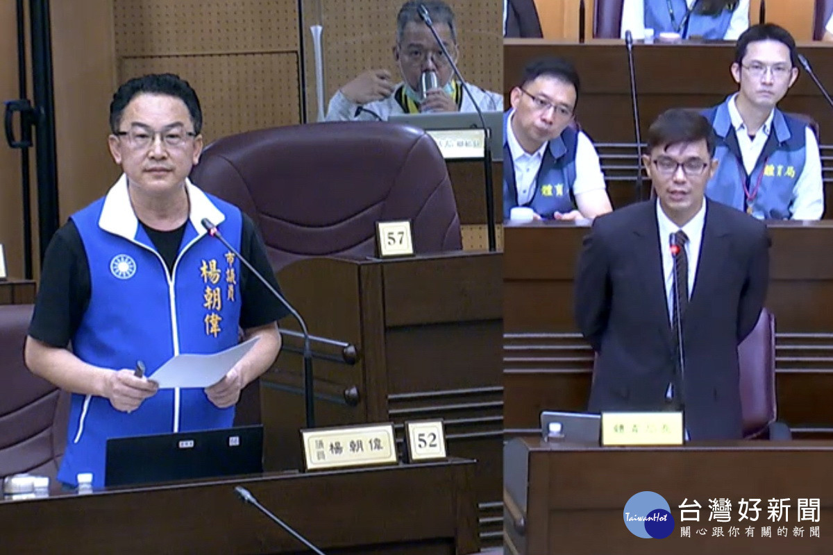 關心體育發展,桃園市議員楊朝偉質詢市府體育局長許彥輝。