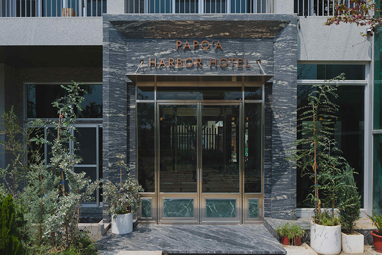 ▲緊鄰駁二特區新飯店「帕鉑候工所」全新開幕（圖: 記者陳宜汶 翻攝）