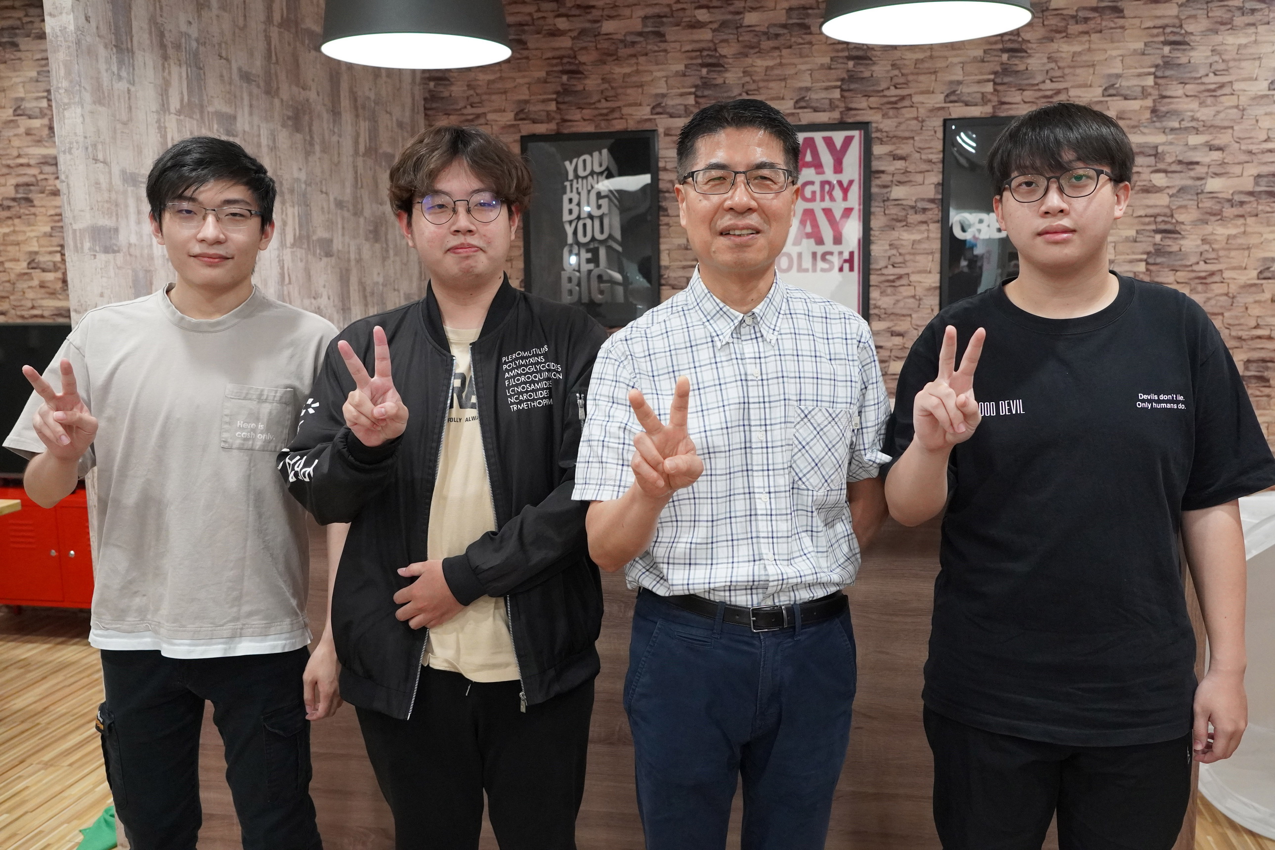 ▲大葉大學會計資訊學系培訓10名大三學生組成納稅服務隊，將從5月7日開始進駐國稅局員林稽徵所，協助民眾處理所得稅申報相關事宜。（記者張溎壕攝）