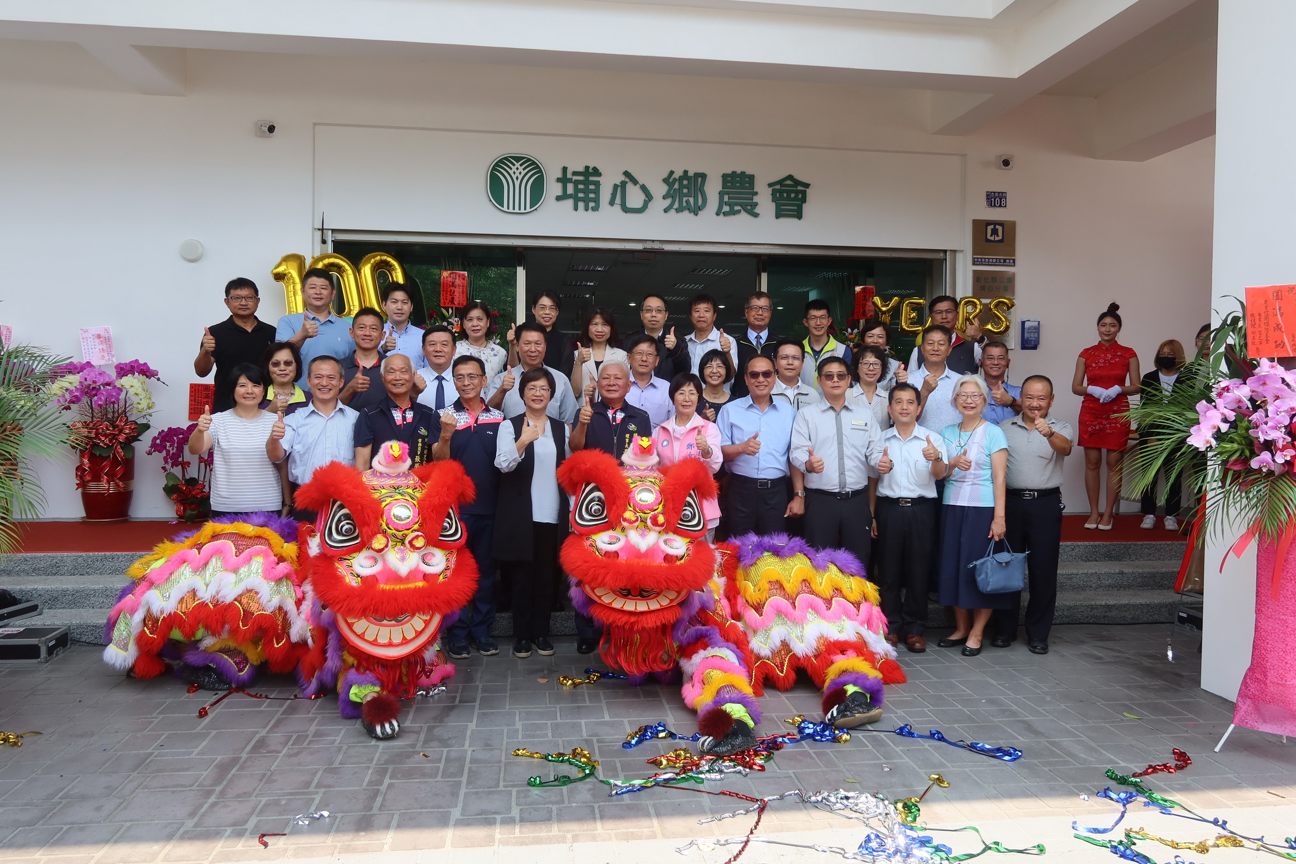 ▲埔心鄉農會多功能農民活動中心落成，克服新冠疫情、缺工、原物料飛漲等障礙，比原編經費多三成，全幢外牆白色，在地方上贏得「埔心白宮」美名。（記者張溎壕攝）