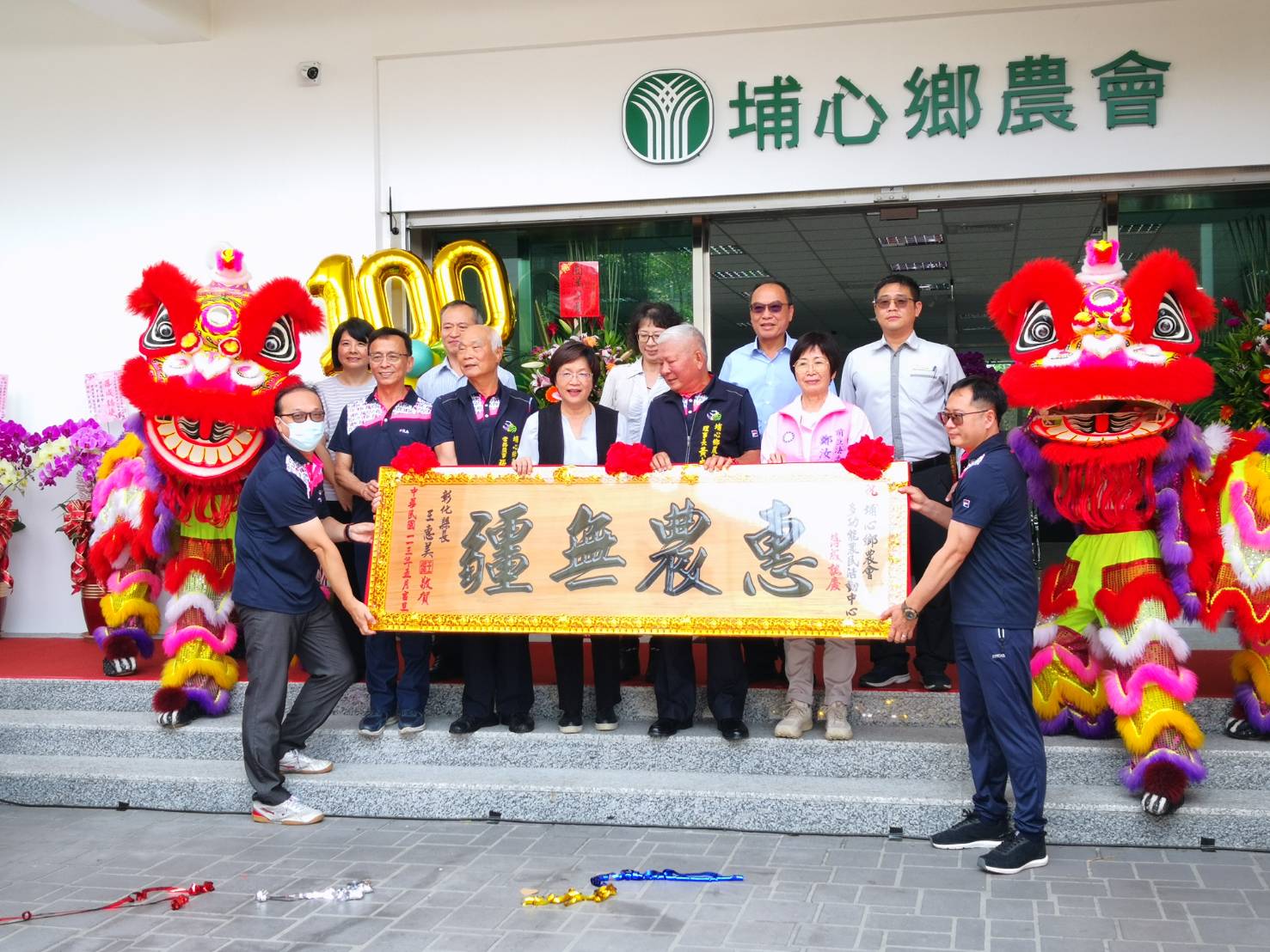 ▲埔心鄉農會多功能農民活動中心落成，克服新冠疫情、缺工、原物料飛漲等障礙，比原編經費多三成，全幢外牆白色，在地方上贏得「埔心白宮」美名。（記者張溎壕攝）