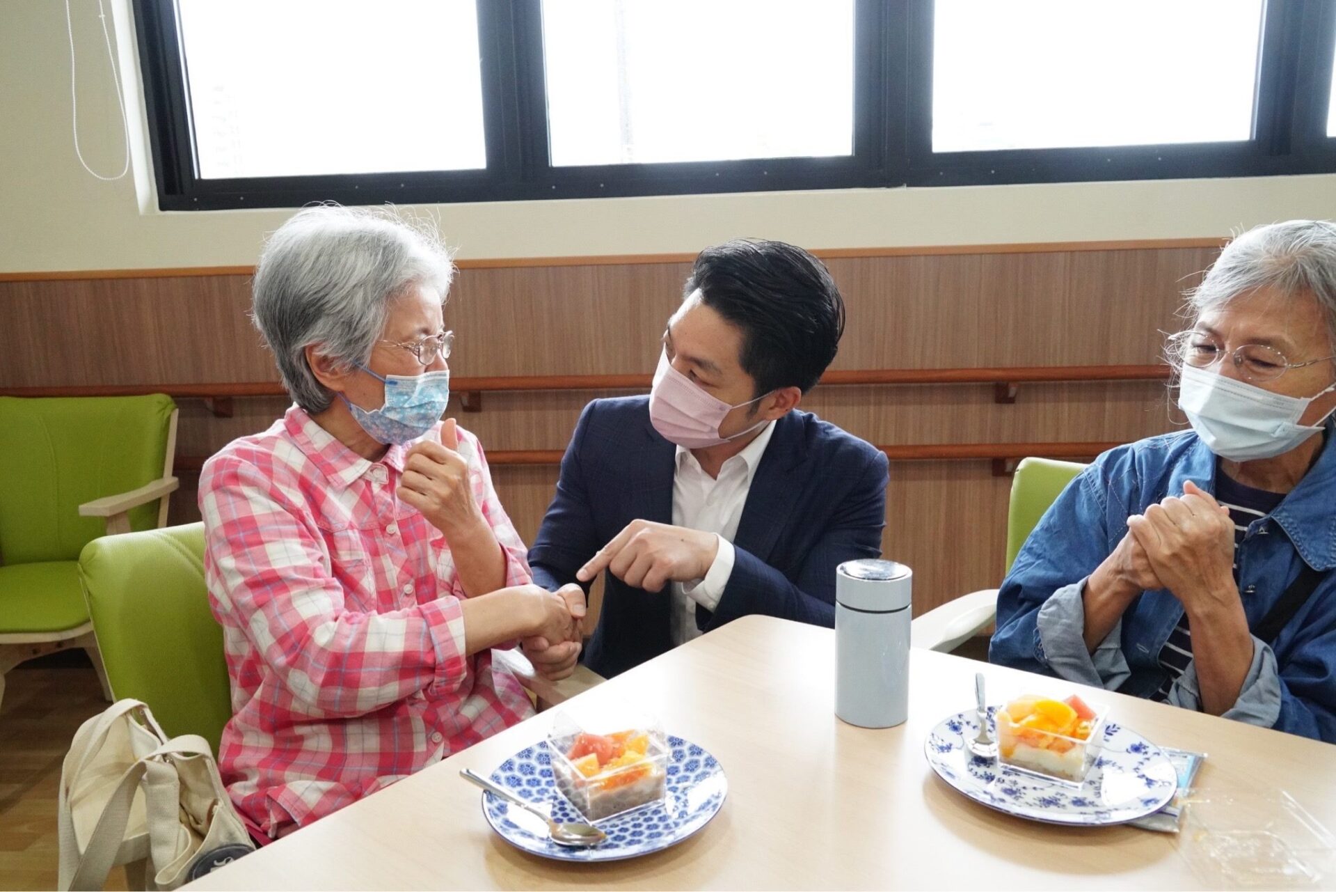 北市首家委託醫學大學經營管理　內湖區行愛住宿長照機構開幕
