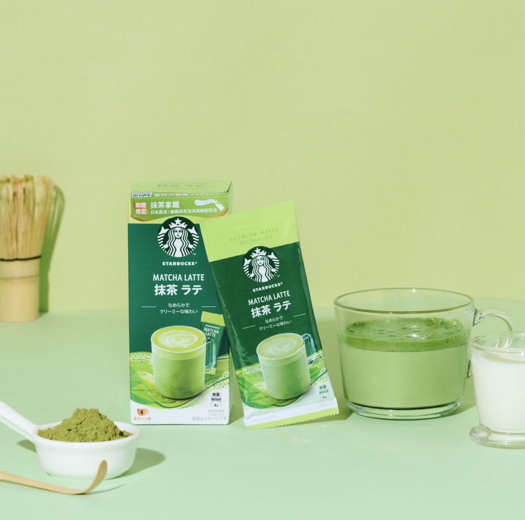 「星巴克®特選系列 抹茶拿鐵」嚴選日本直送的優質抹茶粉,每口都能感受到抹茶香氣,