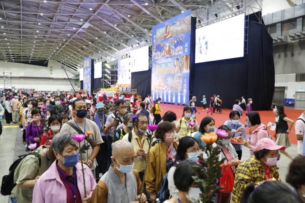 觀音山在活動中設立了啟發人心向善和巧思的園遊會攤位,讓民眾在參觀攤位時更能親近佛法,感受其無遠弗屆的力量。