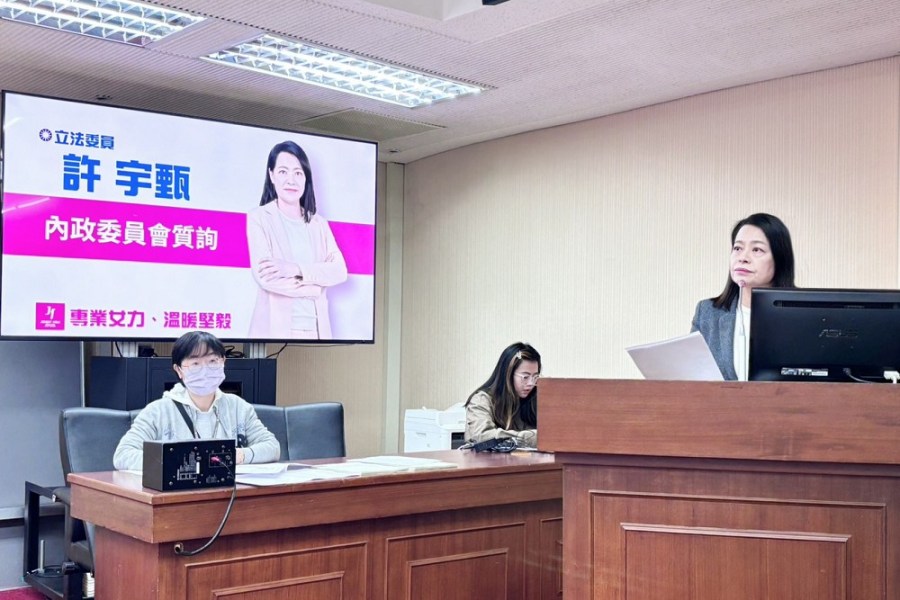 辦台胞證意外曝陸方掌握民眾個資 許宇甄質疑:內政部戶政系統遭駭 230 辦台胞證意外曝陸方掌握民眾個資 許宇甄質疑:內政部戶政系統遭駭 229
