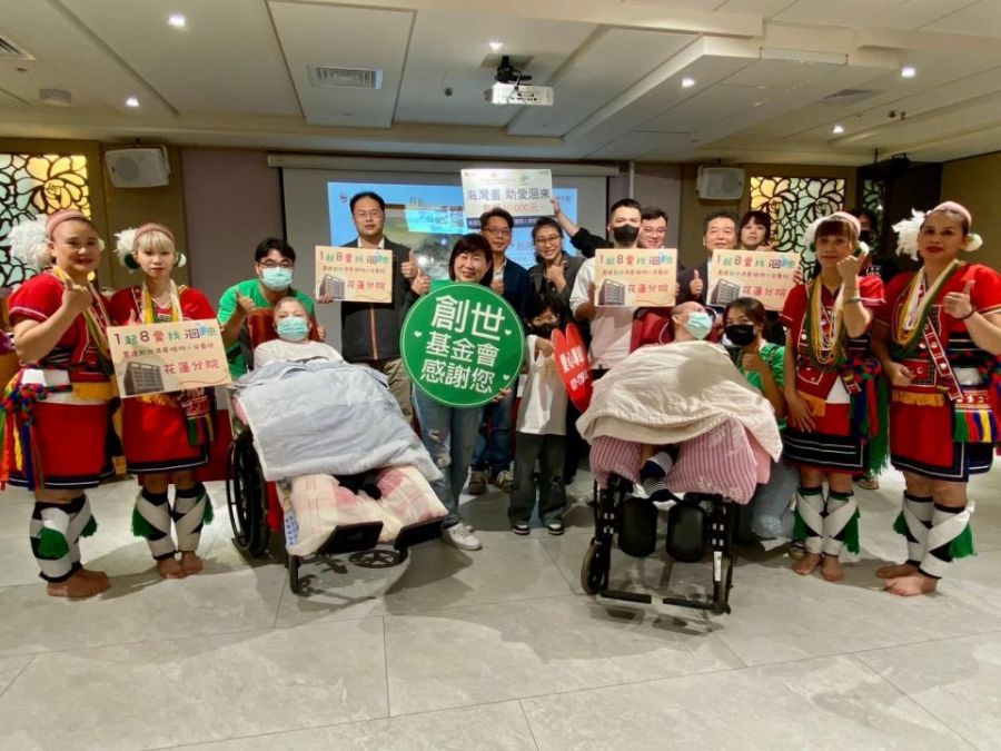 苗栗享沐時光協辦百歲創辦人公益畫展 暖慶母親節齊助創世花蓮建院