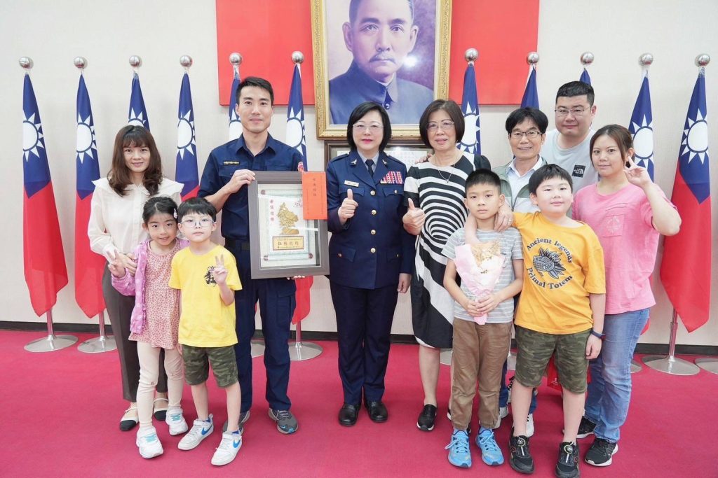 蔡碧雲女士獲選新竹縣警界母儀楷模,實至名歸。(圖/記者黃溎芬翻攝)