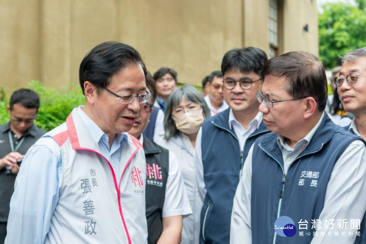 張市長陪同中央視察「桃園鐵路地下化及捷運綠線G07站共構工程」及廣一停車場。