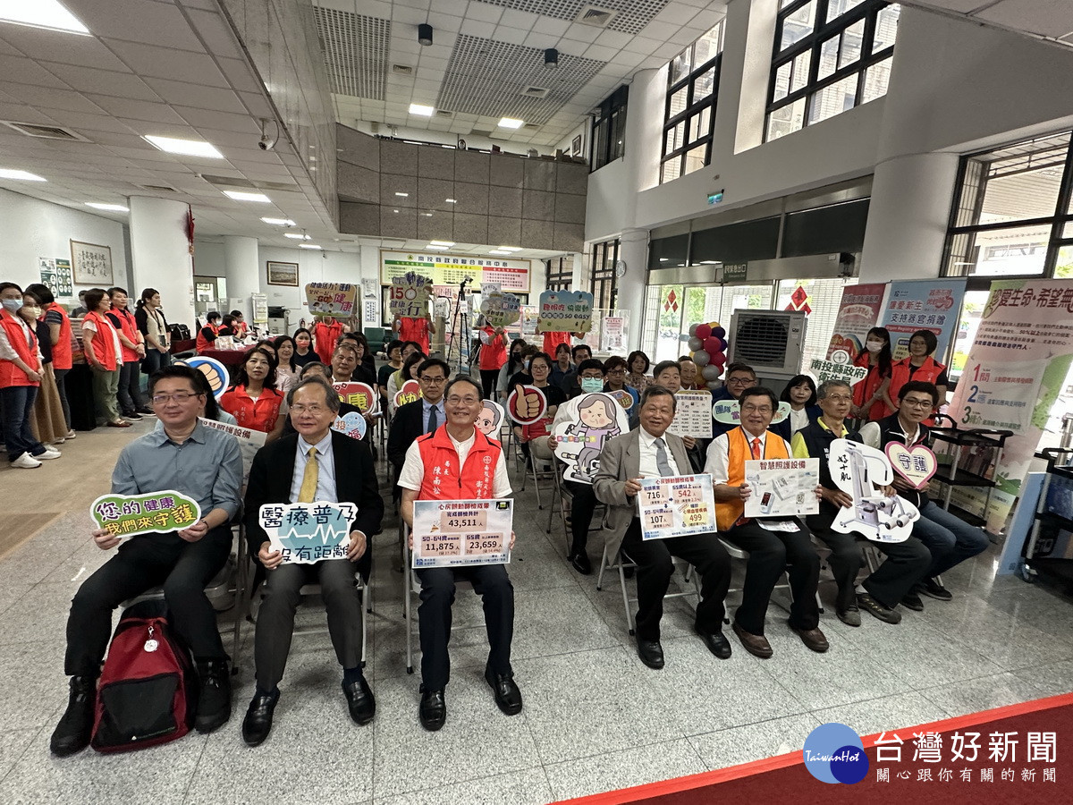 王副縣長與貴賓們一定參與成果發表。（記者扶小萍攝）