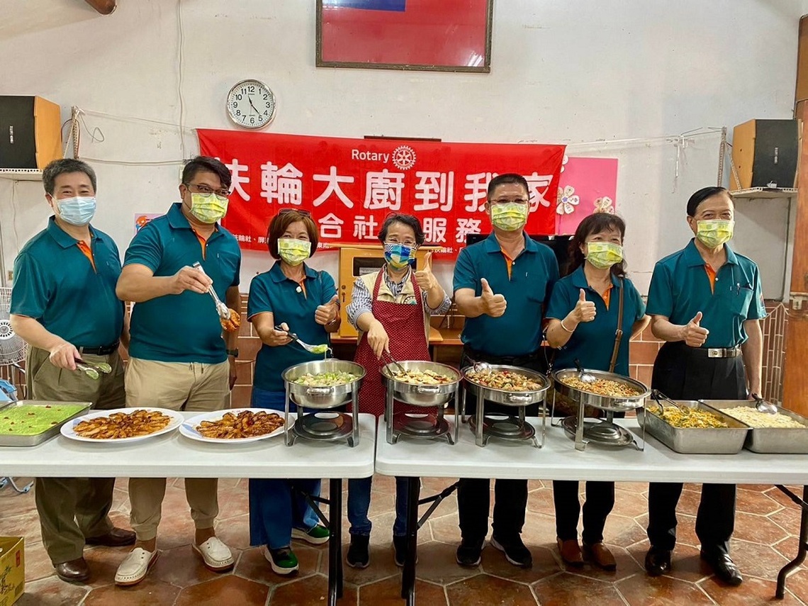 屏東西區扶輪社至越溪社區與長輩共餐暨口腔保健教育