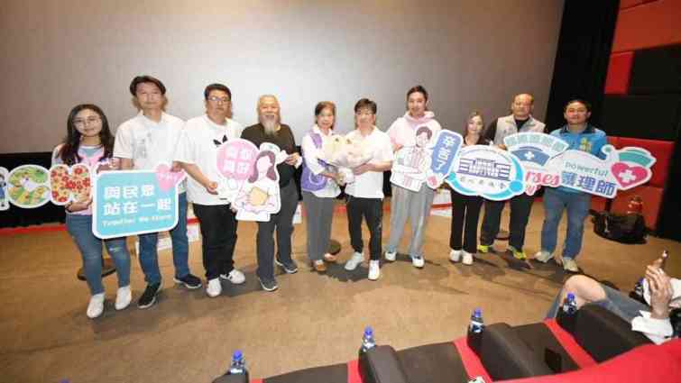 ▲彰化縣議會為慰勞守護人民健康的護理師，今天上午在員林電影院包場，感謝白衣天使們的辛勞與付出，為人民的健康把關。（彰化縣議會提供）