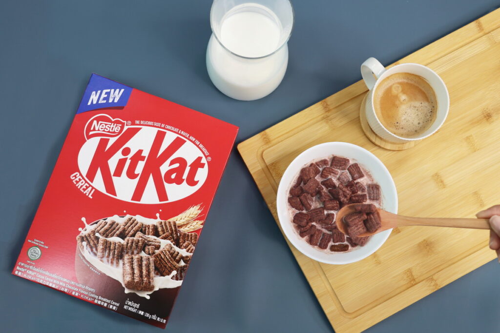 風靡全球的KitKat巧克力搖身一變成為最強的早餐神隊友,完美複製KitKat最經典的威化口感