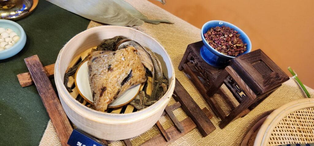 「飄香梅干扣肉粽」