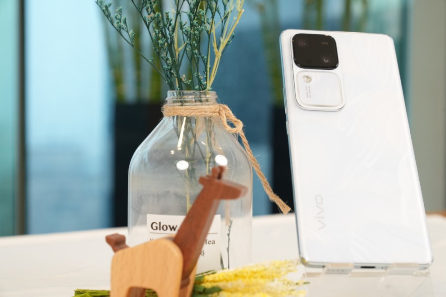 【有影】vivo V30「花似錦」首創浮光雕花 柔光環x多巴胺相框怎麼拍都美 194 cnews207240503a01
