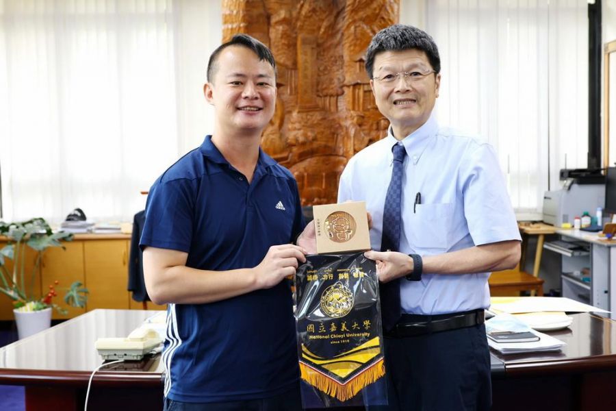 嘉大農藝系校友劉宏澤承襲嘉大農耕隊 傳承海外創新推廣陸稻