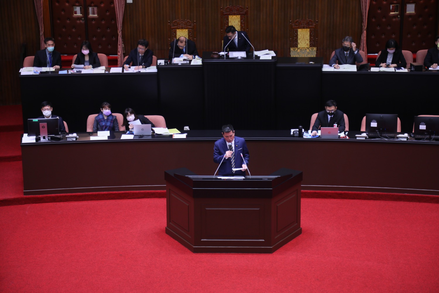 黃仁在震災發生後都積極奔走,向中央各單位協調、爭取重建經費。