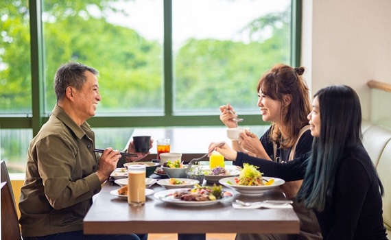 陽明山天籟渡假酒店 5月母親節結合女王月 整月平日午餐52折起