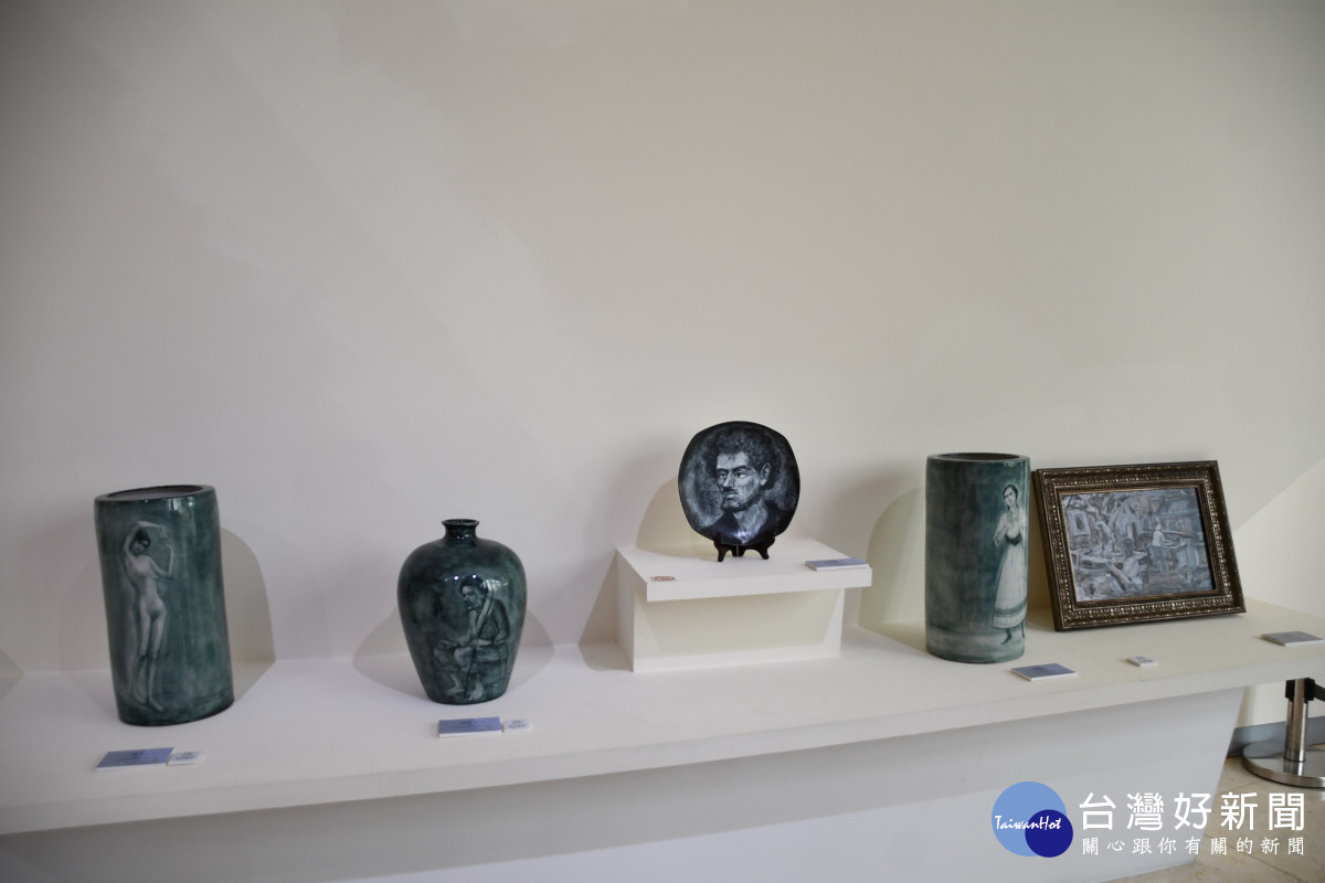 台灣國寶級藝術家陳景容90還鄉紀念展,陶瓷畫作品。圖/記者鄧富珍翻攝