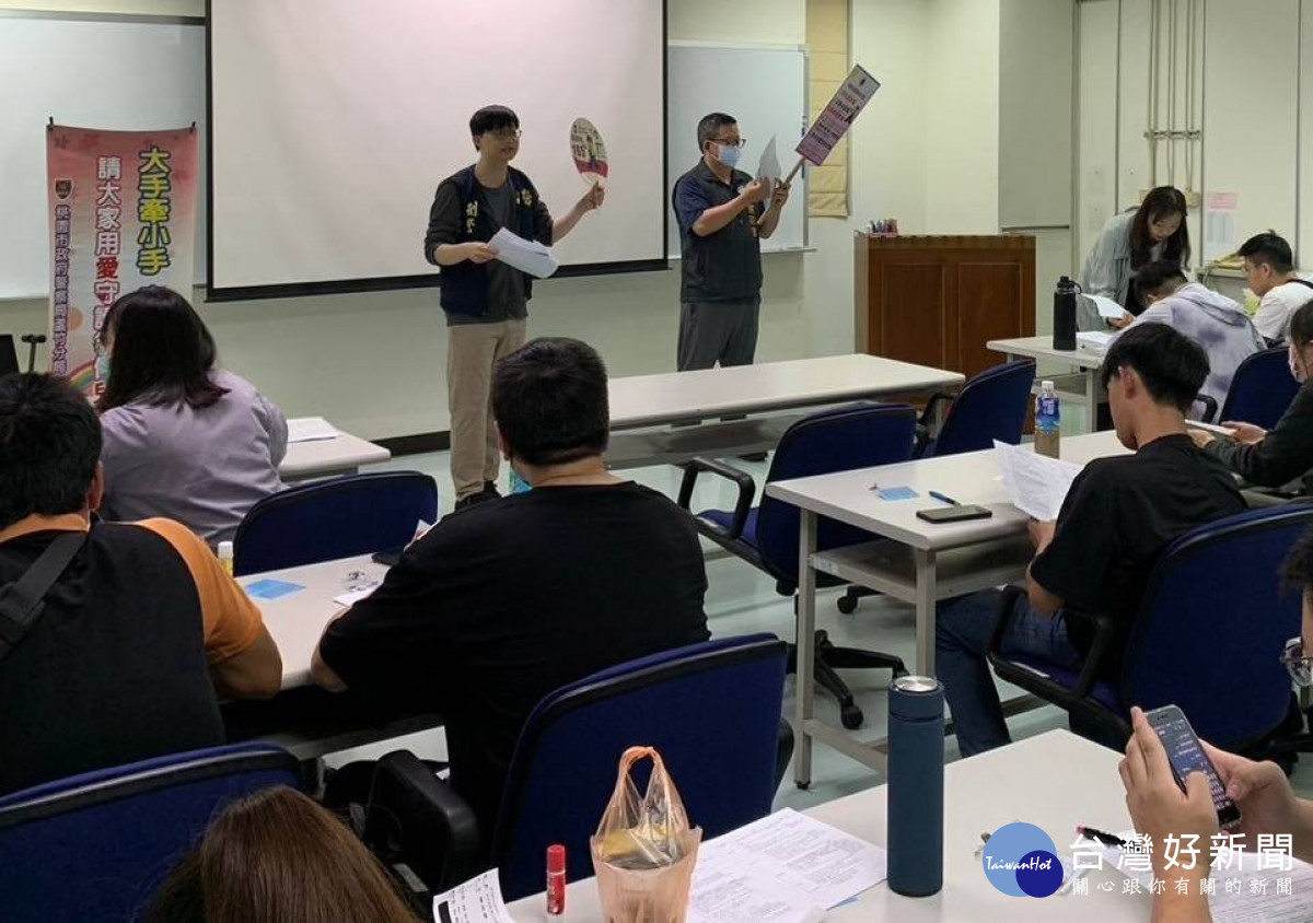 蘆竹警前進轄區工廠宣導識詐。
