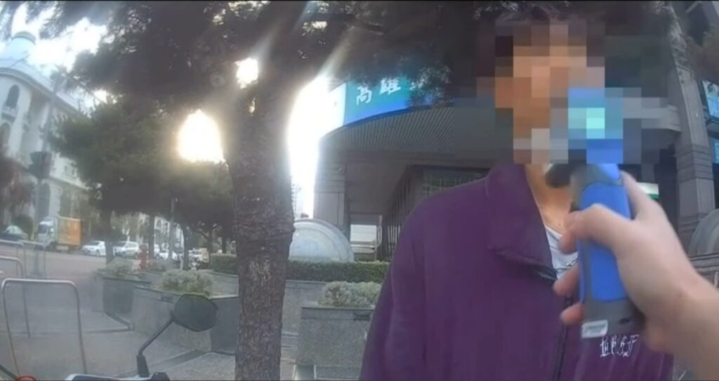 ▲圖說:謝男酒後騎車遭攔時還談笑風生,沒想到酒測值超標,當場大驚失色 (圖/台中市政府提供)