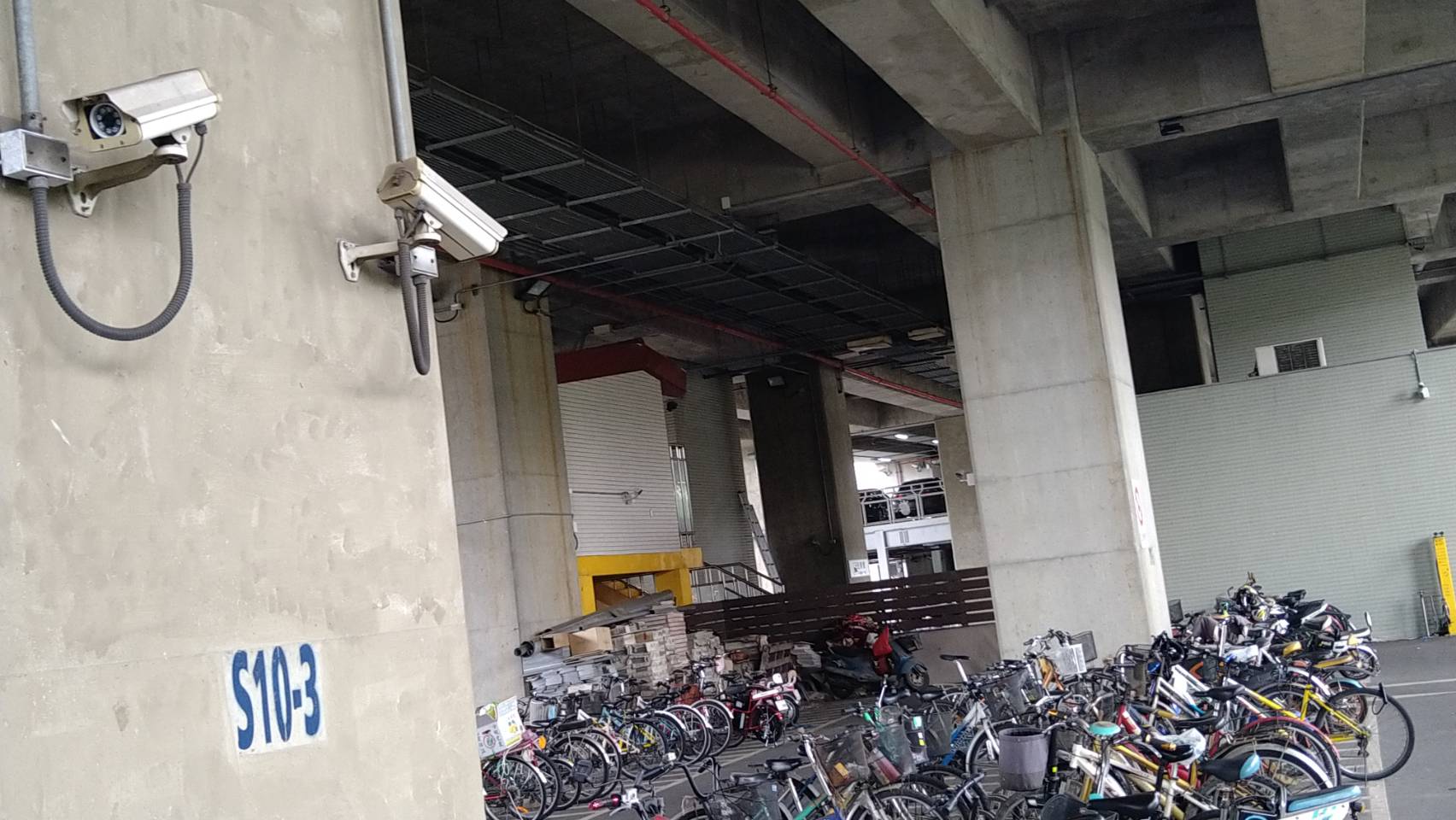 ▲員林警分局經溝通獲員林火車站支持並架裝13組監視系統，採500萬畫素高解析度鏡頭，有效遏阻發生腳踏車竊案。（員林警分局提供）
