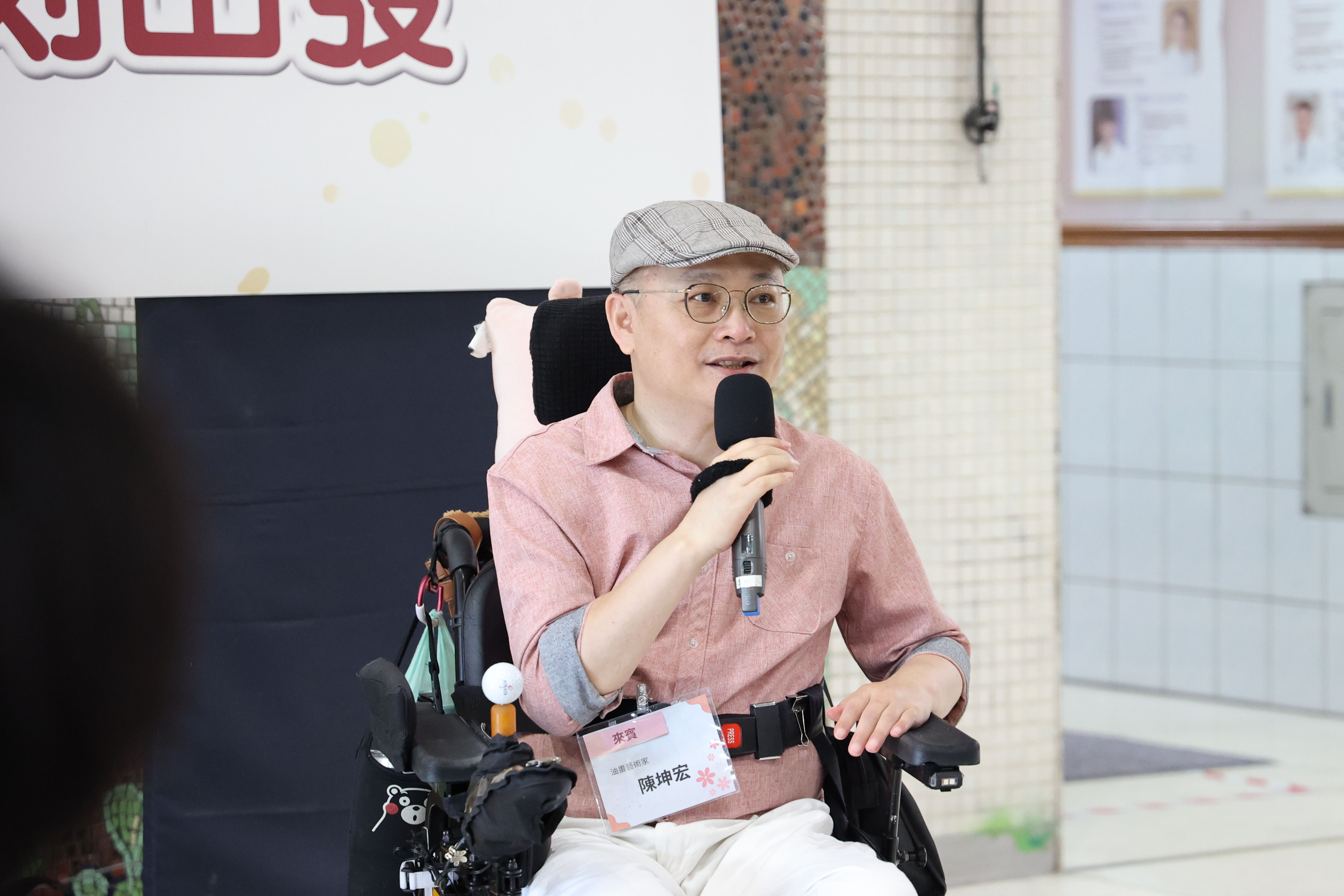 口繪畫家陳坤宏,用自己的生命故事,鼓勵更多的傷友走出低谷,迎向陽光人生。